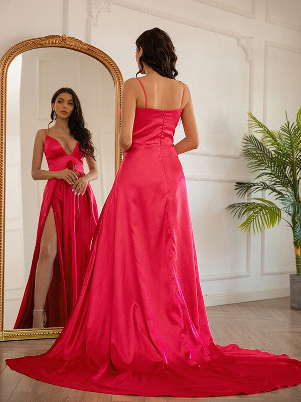 Vestidos de satén con efecto seda, fruncidos, escote en V, sin mangas y con cola larga